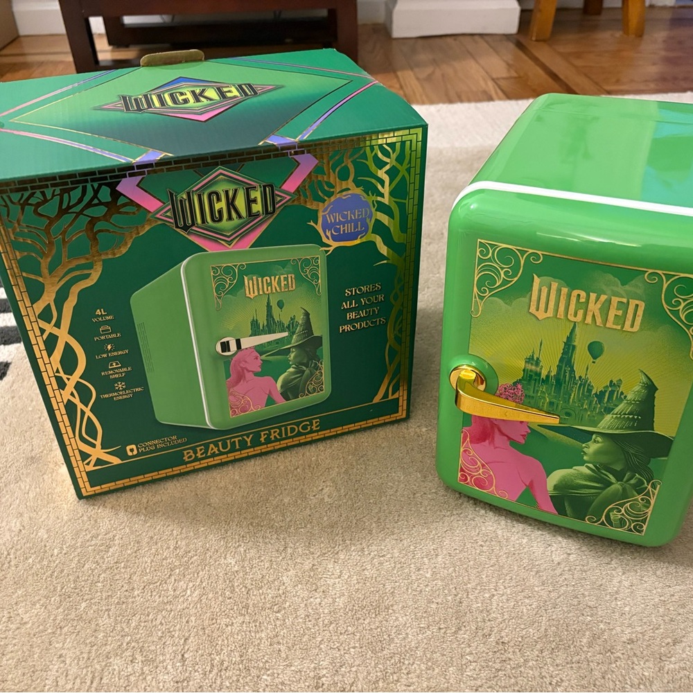 Wicked Beauty Fridge in Green